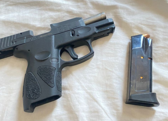 Homem com 12 registros criminais por crimes graves é preso pela PCGO em flagrante por porte ilegal de arma de fogo de uso restrito