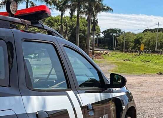 Mulher é presa após se envolver em acidente e se apropriar de moto de vítima c