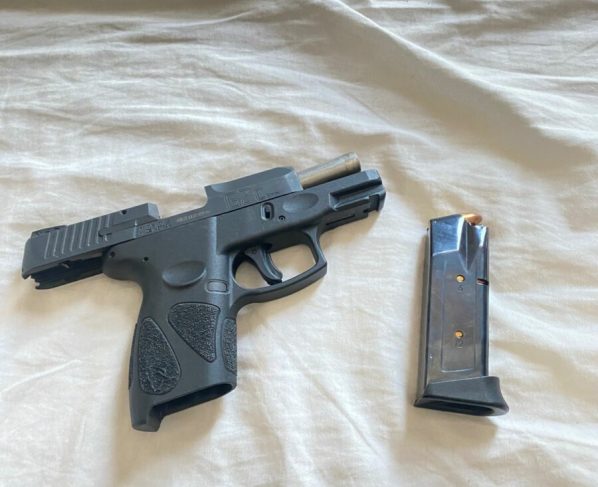 PCGO prende investigado, em hotel de Goiânia, com arma e munições de uso restrito com 12 registros criminais graves