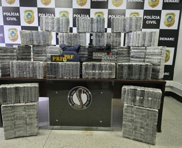 Operação apreende mais de 300 Kg de cocaína transportadas em carreta e prende dois investigados p