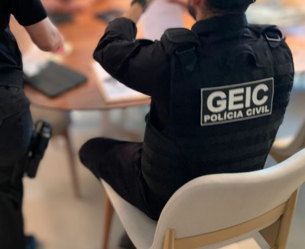 PCGO cumpre mandados contra digital influencer investigada por comercialização irregular de medicamentos para emagrecimento