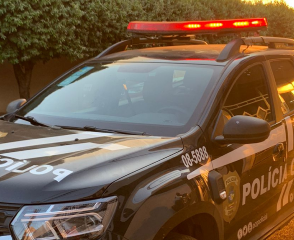 PCGO prende em flagrante mulher que perfurou olho de idosa em mercearia de Anápolis
