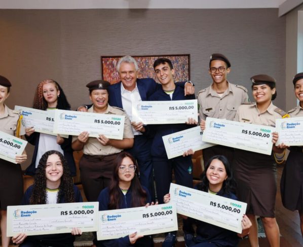 Prêmio Redação Enem contempla estudantes e professores da rede estadual de ensino