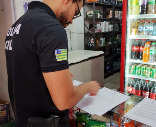 Polícia Civil e ANP fazem fiscalização conjunta em comércios