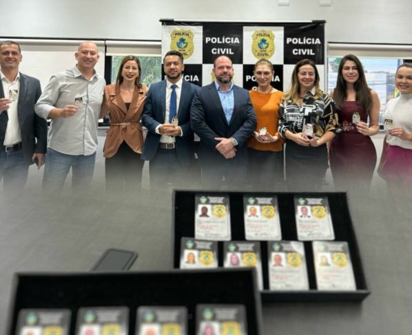 Polícia Civil e Polícia Técnico-Científica recebem as novas carteiras de identidade funcionais