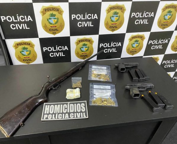 PCGO cumpre mandado em Luziânia e apreende armas, dinheiro e eletrônicos em operação contra estelionato digital