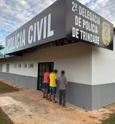Polícia Civil prende tio e sobrinhos por tentativa de homicídio praticada após briga generalizada em um bar de Trindade