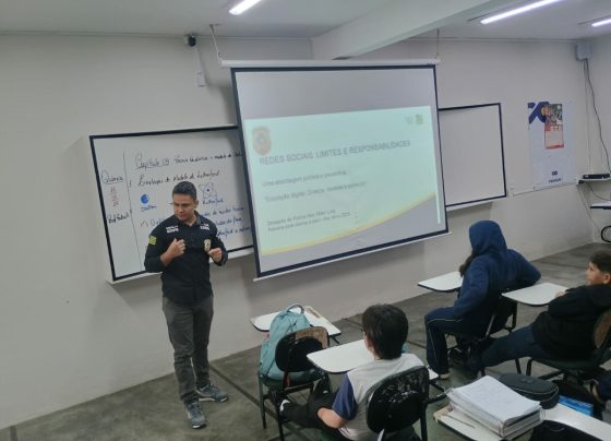 PCGO realiza palestra com orientação sobre uso das redes sociais em escola de Caldas Novas