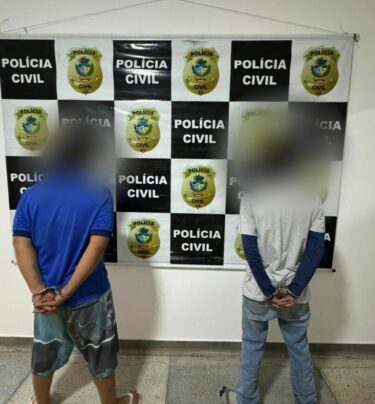 PCGO prende dupla por tentar matar homem em frente a distribuidora com golpes de capacete em Senador Canedo