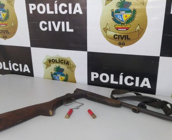 PCGO prende homem em flagrante por ameaçar matar companheira em Barro Alto