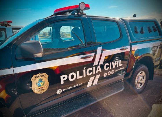 PCGO prende homem em flagrante por feminicídio após matar a companheira a facadas em Caldas Novas