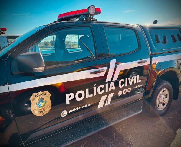 PCGO prende homem em flagrante por feminicídio após matar a companheira a facadas em Caldas Novas