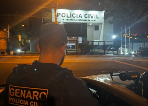 PCGO cumpre mandados de busca e apreensão e prende duas pessoas por tráfico de drogas