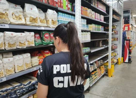 Operação Olho Vivo: PCGO apreende meia tonelada de alimentos impróprios em Goiânia