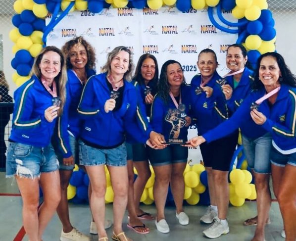 Policial civil participa de jogo feminino de vôlei em Natal, durante Campeonato Nacional de Atletas
