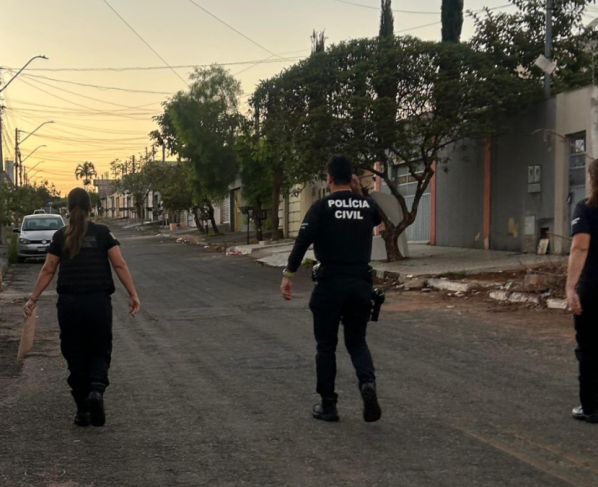 PCGO apreende adolescentes ligados a organização criminosa durante cumprimento de mandados