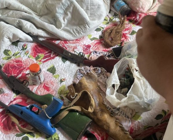 PCGO prende homem em flagrante por agressões, ameaças e posse ilegal de armas em Araguapaz