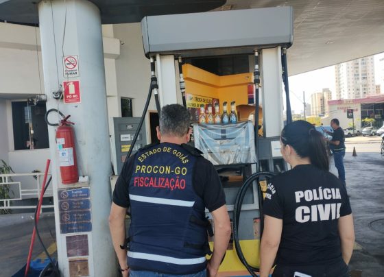 PCGO e Procon fiscalizam posto de combustíveis em Goiânia