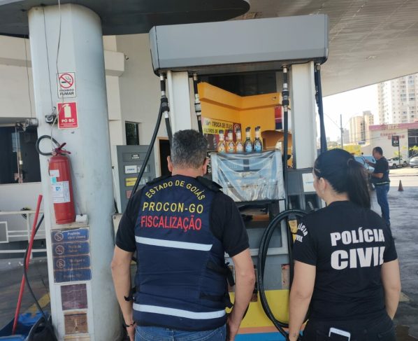 PCGO e Procon fiscalizam posto de combustíveis em Goiânia