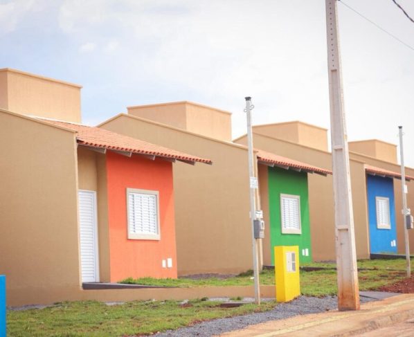 Casas a custo zero são entregues em Jesúpolis e Santa Rosa de Goiás