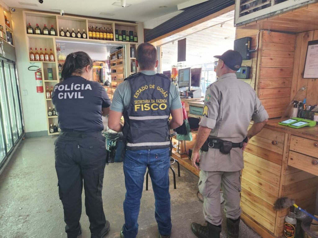 Operação Gatsby vistoria distribuidoras de bebidas suspeitas de fraudes tributárias em Goiânia