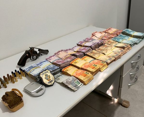PCGO prende homem por tráfico de drogas, porte ilegal de arma e apreende mais de R$ 70 mil em Maurilândia