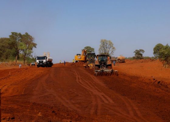 Obras de pavimentação nas GOs 178 e 180, em Jataí, são retomadas
