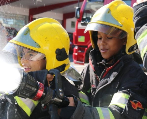 Bombeiro mirim durante o curso