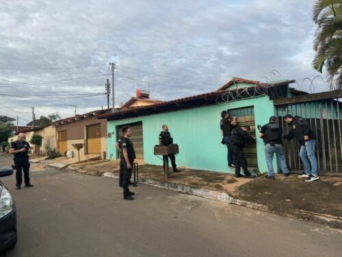 PCGO e PCDF cumprem mandado contra investigado que enviou mensagens de ódio e tentou acessar Embaixada dos EUA com mala em Brasília