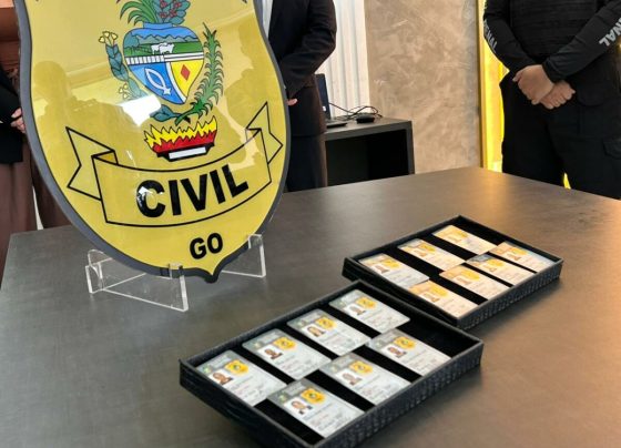 PCGO entrega mais de 1700 carteiras de identidade funcional à Polícia Penal de Goiás