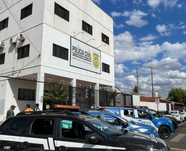 PCGO prende em flagrante homem que estuprou mulher após confraternização em sua residência