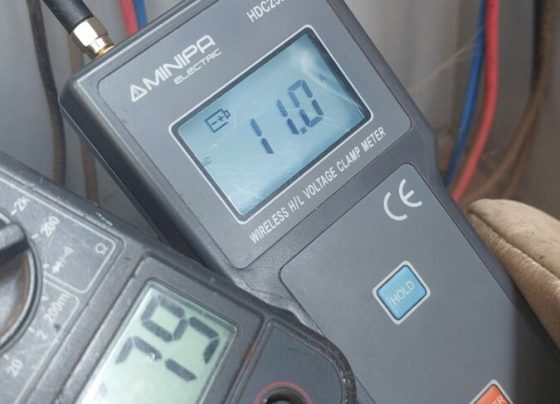 PCGO prende envolvidos em furto de energia elétrica em Goianésia; estúdio de bronzeamento foi alvo de operação