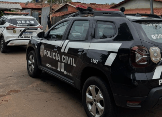 PCGO prende mulher por tráfico de drogas após escola encontrar crack em mochila de adolescente