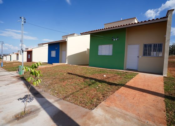 Casas a custo zero são entregues em Diorama e Bom Jardim de Goiás