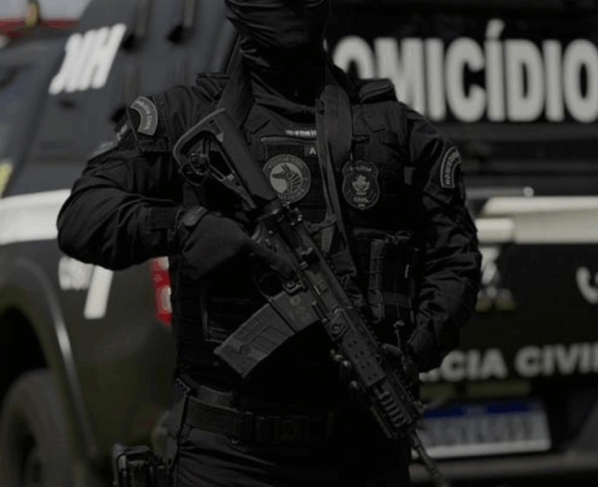 PCGO cumpre mandados, prende investigado por homicídio e apreende veículo usado na fuga dos autores