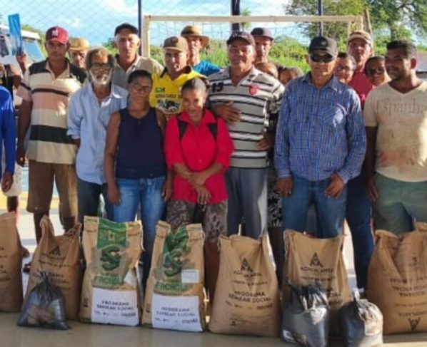 Emater Goiás inicia entregas do Semear Social