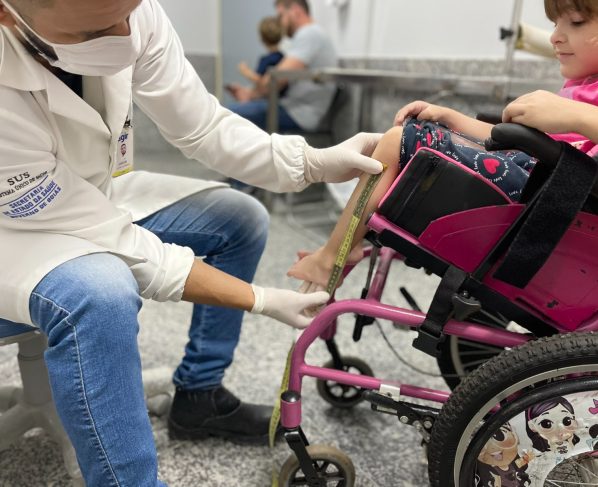 Oficina Ortopédica Itinerante do Crer entrega dispositivos em Aparecida de Goiânia