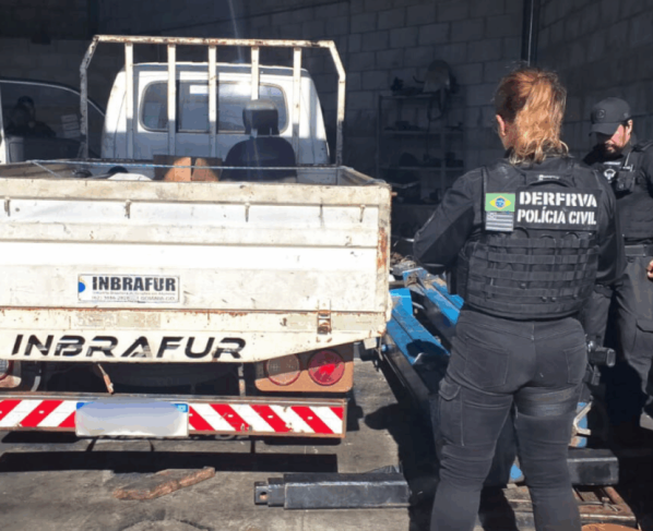 PCGO cumpre mandados de busca e apreensão em investigação de furto de peças de caminhões