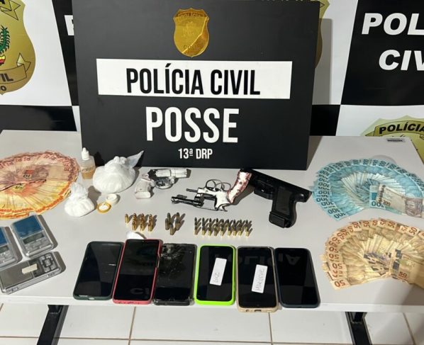 PCGO prende família em Posse por tráfico de drogas, associação para o tráfico e posse irregular de arma de fogo