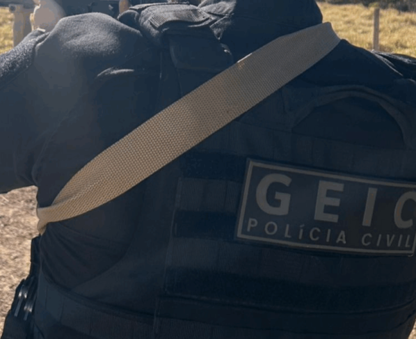 PCGO prende homem em flagrante por extorquir ex companheiros para não divulgar imagens íntimas