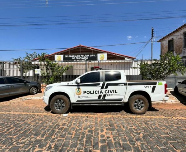 Polícia Civil prende mulher por tráfico de drogas e por corromper o