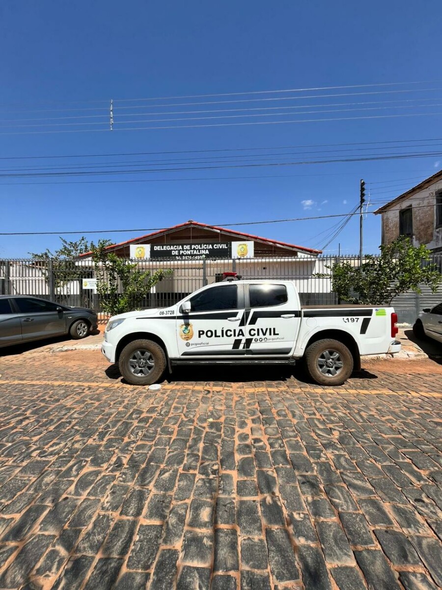 Polícia Civil prende mulher por tráfico de drogas e por corromper o