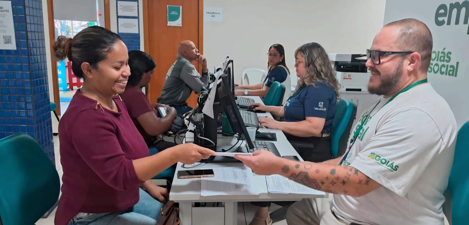 Feirão de Empregos abre vagas para construção, logística e comércio