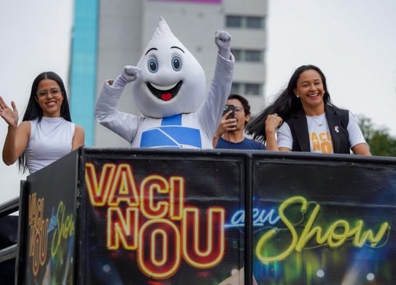 Vacina contra Influenza será liberada para toda população do estado a partir de 1º de junho - Zé Gotinha e equipe da saúde em trio elétrio pela cidade