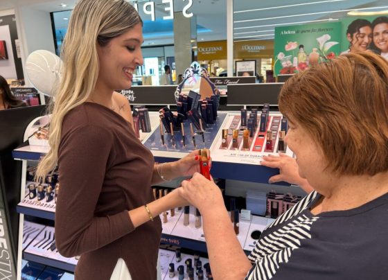 Dia das Mães: Procon Goiás encontra variação de até 221% nos preços dos presentes