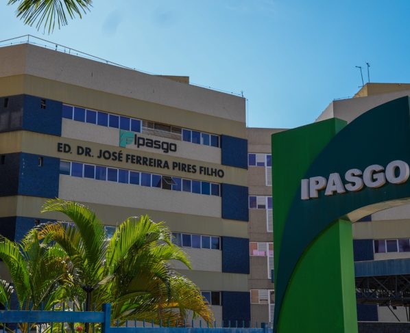 Programa Olhar Para Todos beneficia 208 estudantes do Cepi Buriti Sereno Garden com a entrega de óculos de grau