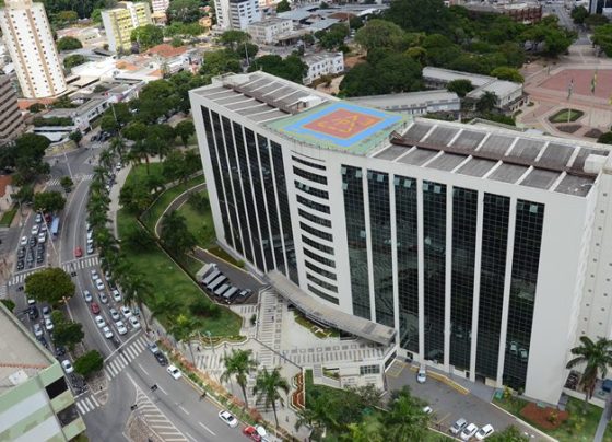 Governo de Goiás antecipa pagamento dos servidores - Palácio Pedro Ludovico em panorâmica plongée durante o dia