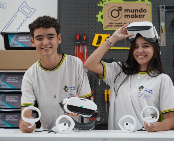 Óculos de realidade virtual chegam a 104 escolas estaduais