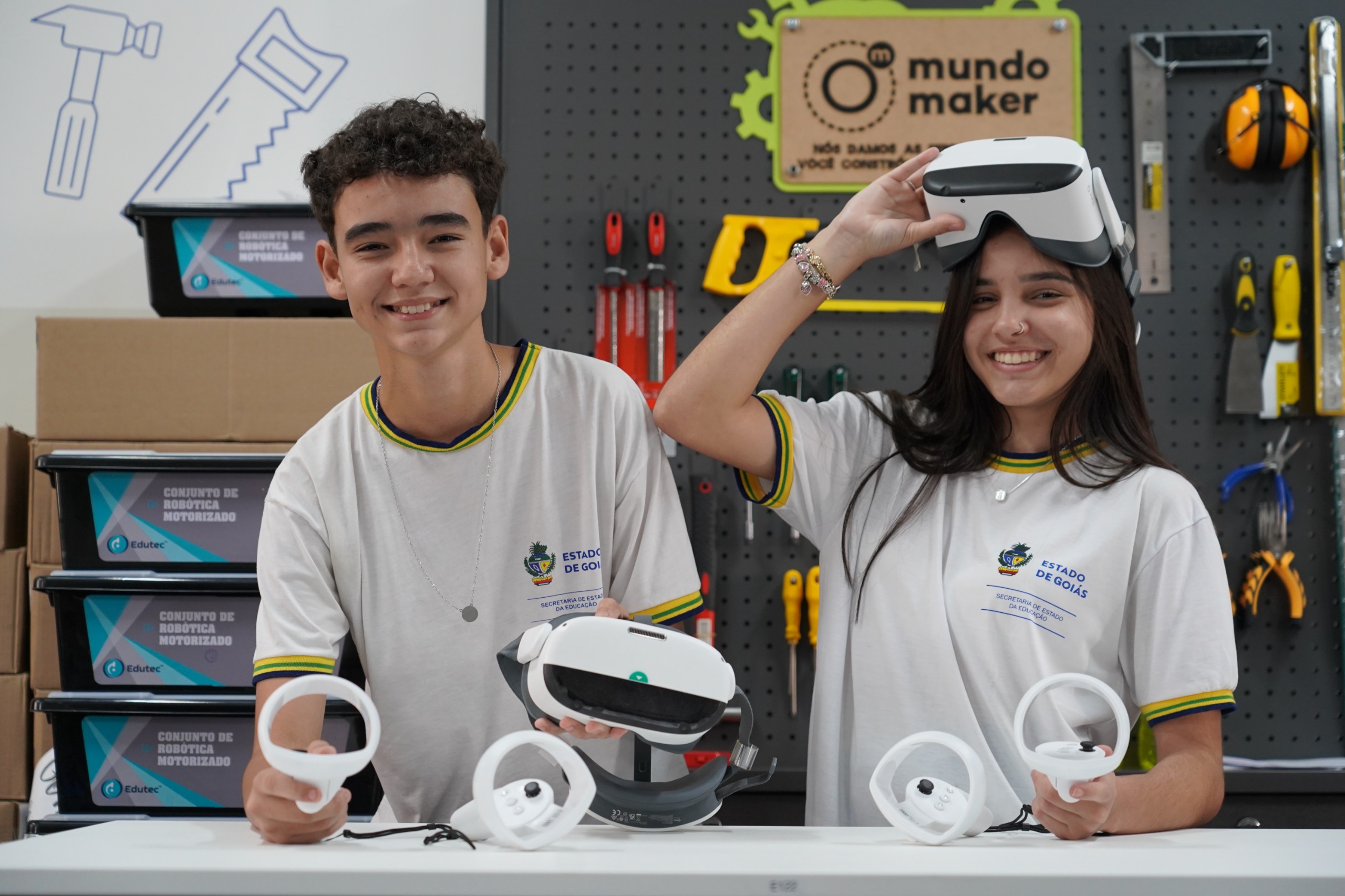 Óculos de realidade virtual chegam a 104 escolas estaduais