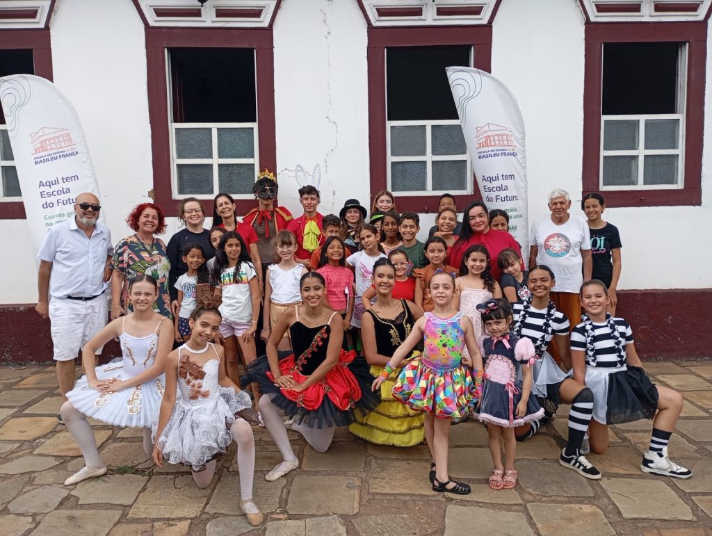 Governo de Goiás oferece 434 vagas gratuitas para cursos de Teatro e Violão em sete municípios